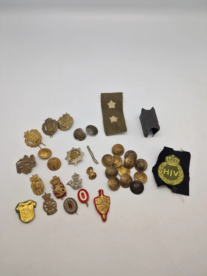 Lot diverse originale danske mærker mm.