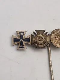 Original ww1/ww2 miniature pin