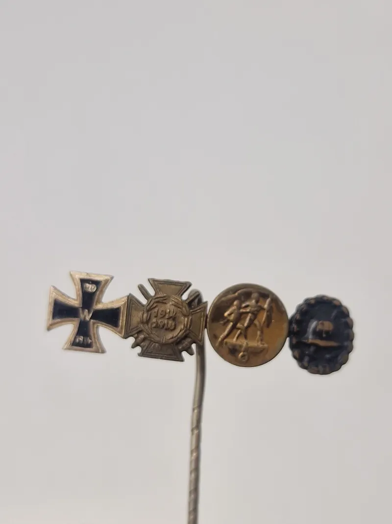 Original ww1/ww2 miniature pin