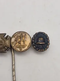 Original ww1/ww2 miniature pin