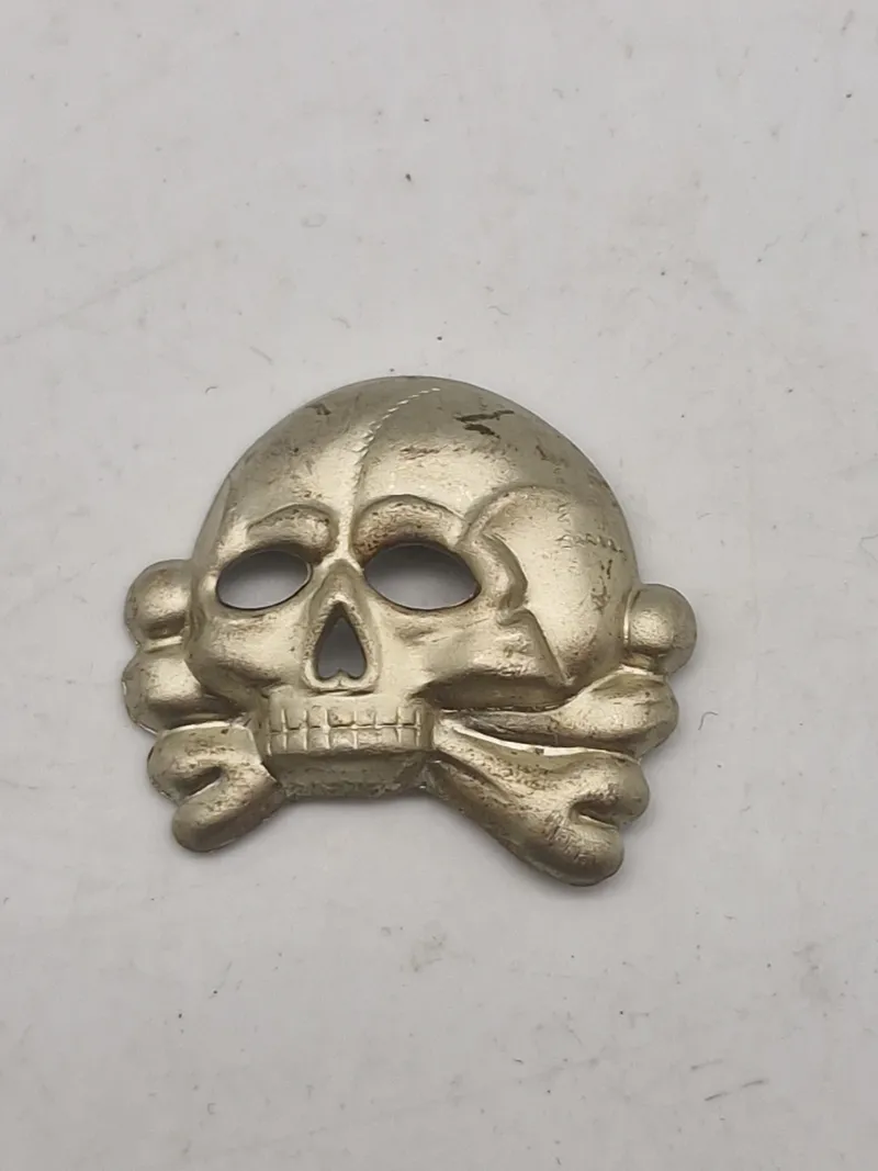 Tysk panzer Totenkopf efter 45