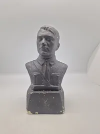 Adolf Hitler byste efer 45