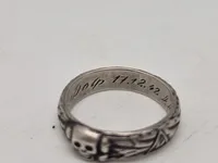 Veludført Waffen SS ehrenring af sterlingsølv med indgravering og dato - Efterkrigs