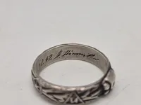 Veludført Waffen SS ehrenring af sterlingsølv med indgravering og dato - Efterkrigs