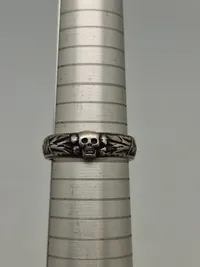 Veludført Waffen SS ehrenring af sterlingsølv med indgravering og dato - Efterkrigs