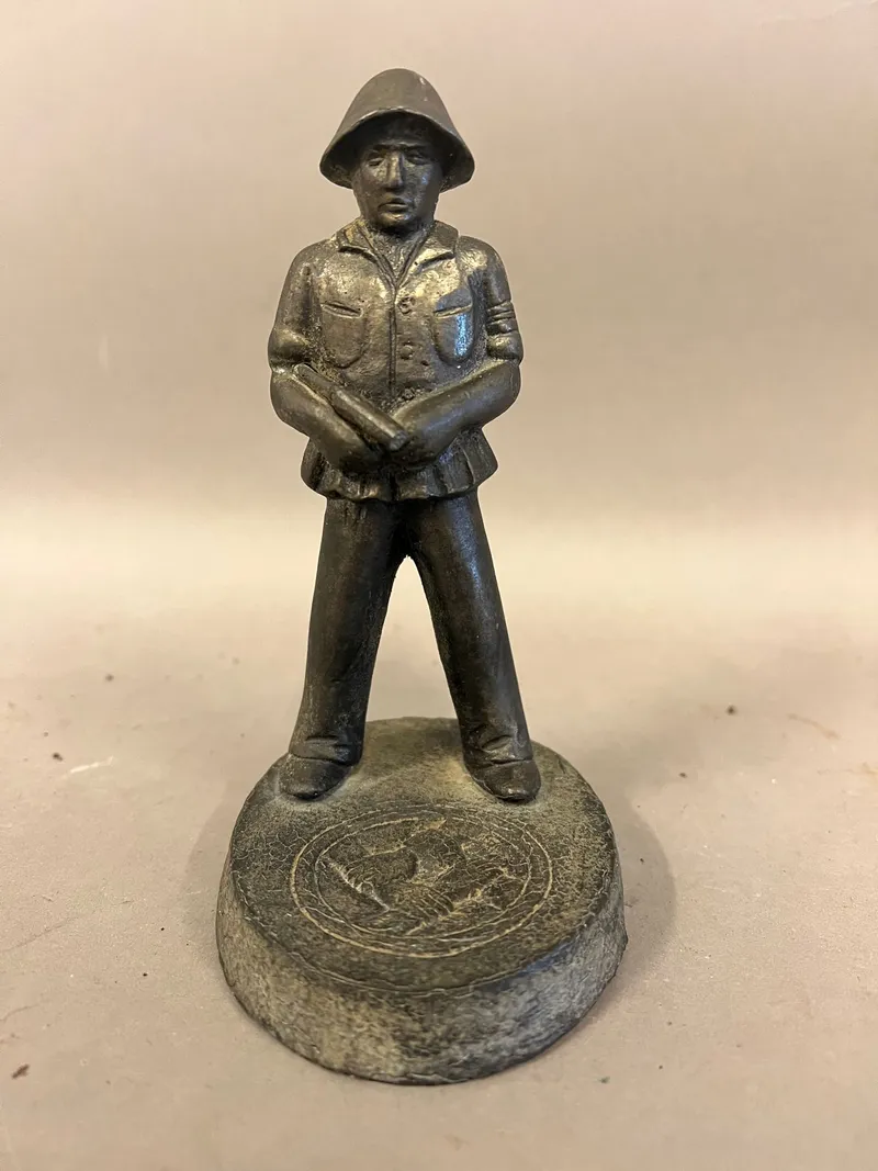 Original frihedskæmper figur af metal