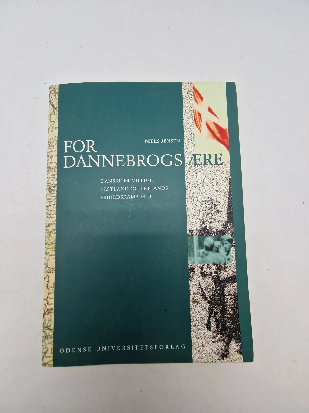 FOR DANNEBROGS
ÆRE
DANSKE FRIVILLIGE I ESTLAND OG LETLANDS FRIHEDSKAMP 1919