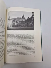 FOR DANNEBROGS
ÆRE
DANSKE FRIVILLIGE I ESTLAND OG LETLANDS FRIHEDSKAMP 1919