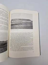 FOR DANNEBROGS
ÆRE
DANSKE FRIVILLIGE I ESTLAND OG LETLANDS FRIHEDSKAMP 1919