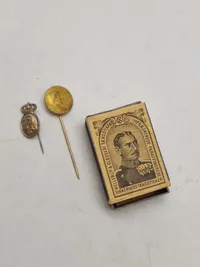 Royal pin samt pin fra national komiteen