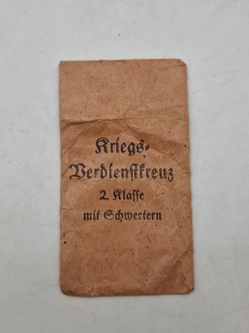 Original tildelingspose Kriegs Verdienstkreuz
2. Klasse mit Schwertern