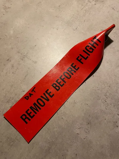 Original “Remove Before Flight” (Ikke nøgleringsudgaven)