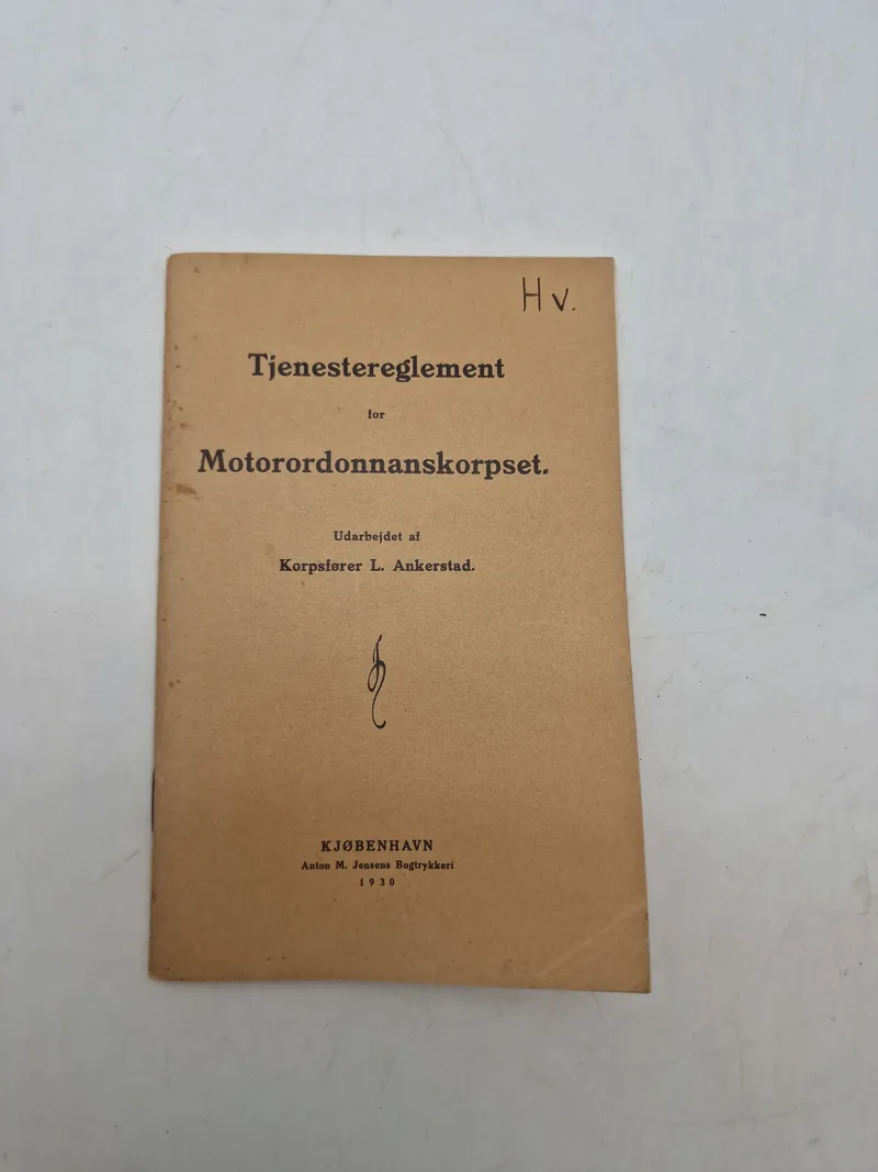 Tjenestereglement for Motorordonnanskorpset.
Udarbejdet af Korpsfører L. Ankerstad.