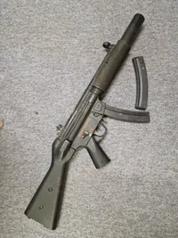 MP5 maskinpistol (Tokyo Marui) softgun - kan være med fejler og mangler