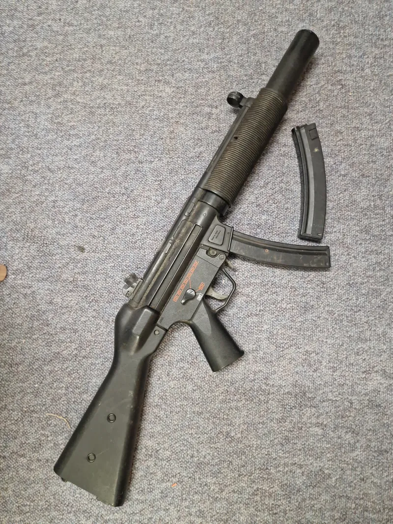 MP5 maskinpistol (Tokyo Marui) softgun - kan være med fejler og mangler