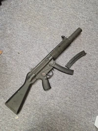 MP5 maskinpistol softgun - kan være med fejler og mangler