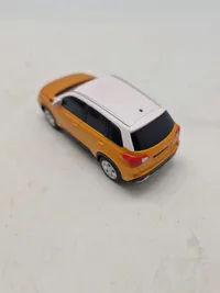 Modelbil med æske