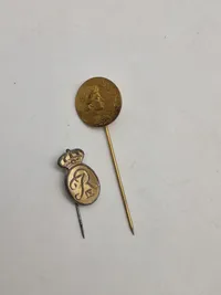 Royal pin samt pin fra national komiteen
