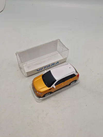 Modelbil med æske