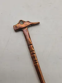 Vedhæng i form af hammer