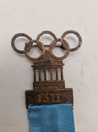 Original Olympischen Spiele 1936 Berlin - Offizielles Teilnehmerabzeichen für einen Sportler in der Sportdisziplin Schwimmen
