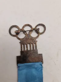 Original Olympischen Spiele 1936 Berlin - Offizielles Teilnehmerabzeichen für einen Sportler in der Sportdisziplin Schwimmen