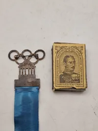 Original Olympischen Spiele 1936 Berlin - Offizielles Teilnehmerabzeichen für einen Sportler in der Sportdisziplin Schwimmen