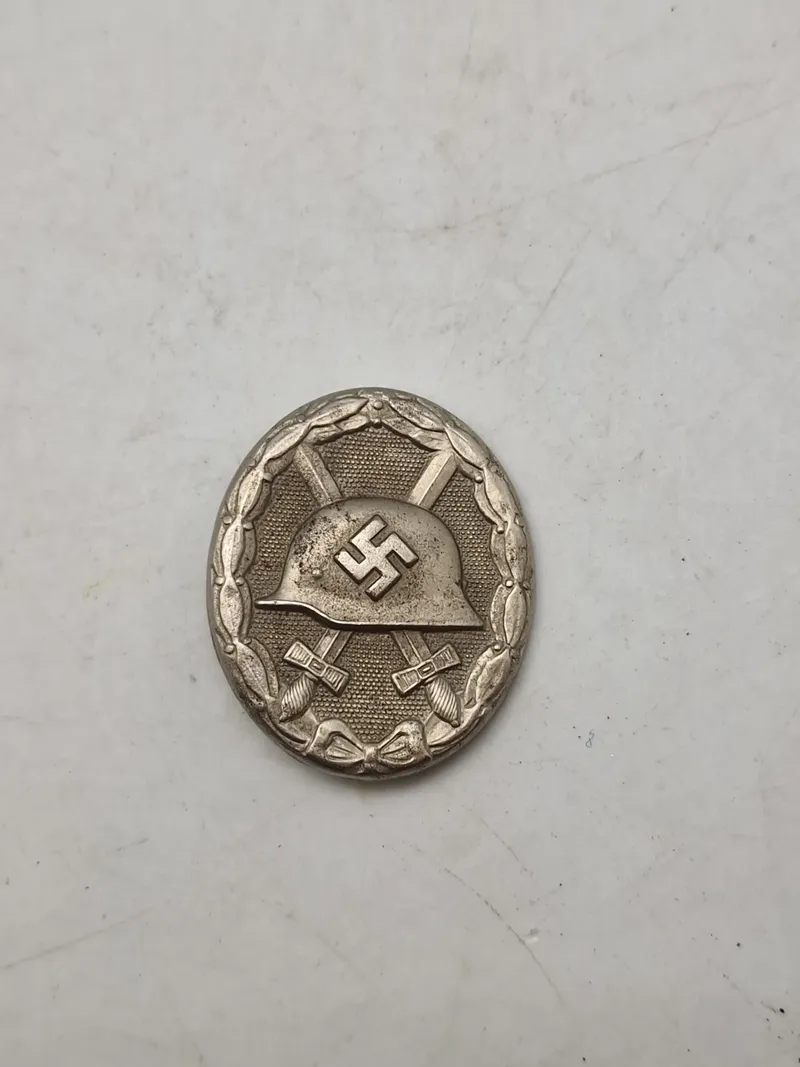 Originalt verwundetenabzeichen im silber, Hersteller 107 Carl Wild