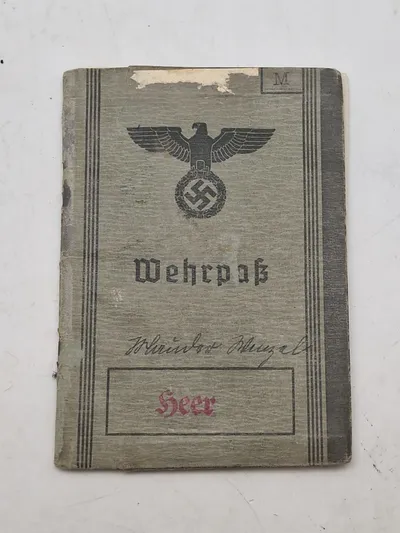 Originalt Heer wehrpas med indtegnelse fra Abwehr spionage mm.