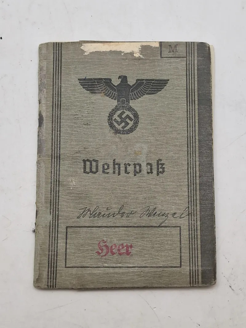 Originalt Heer wehrpas med indtegnelse fra Abwehr spionage mm.