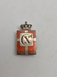 Originalt Georg Jensen kongemærke  (1945 udgaven) og sangbog - ww2