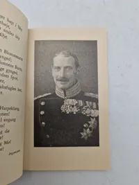 Originalt Georg Jensen kongemærke  (1945 udgaven) og sangbog - ww2