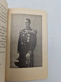 Originalt Georg Jensen kongemærke  (1945 udgaven) og sangbog - ww2