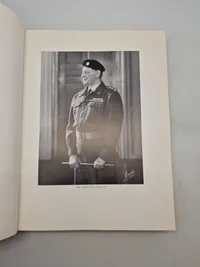 GARDEHUSAR REGIMENTET
GENNEM ÅR