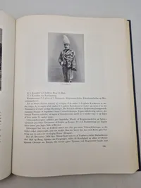 GARDEHUSAR REGIMENTET
GENNEM ÅR