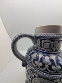 Original kande med motiv af forsvarsministeren og militære mottoer