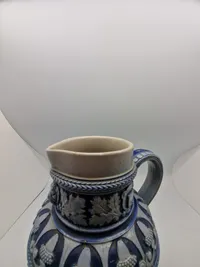 Original kande med motiv af forsvarsministeren og militære mottoer