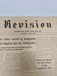 To stk originale eks af avisen “Revision” som var kendt for at hjælpe tidligere frikorps folk