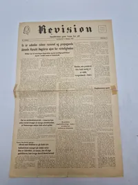 To stk originale eks af avisen “Revision” som var kendt for at hjælpe tidligere frikorps folk