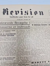 To stk originale eks af avisen “Revision” som var kendt for at hjælpe tidligere frikorps folk