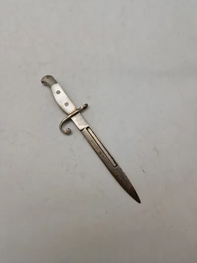 Miniature bajonet