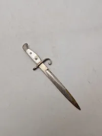 Miniature bajonet