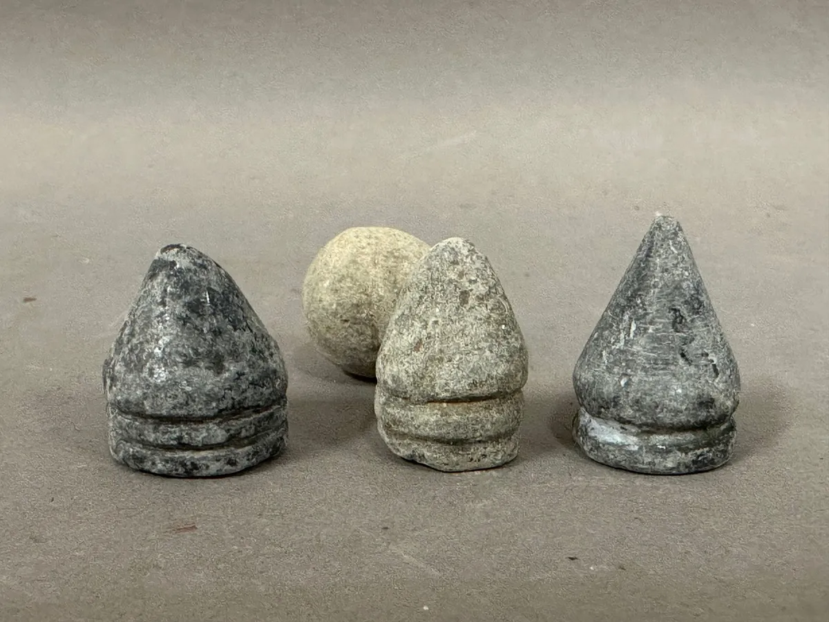 Samling kugler funde ved Dybbøl, 1864 Tapriffel mm.