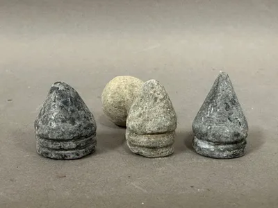 Samling kugler funde ved Dybbøl, 1864 Tapriffel mm.