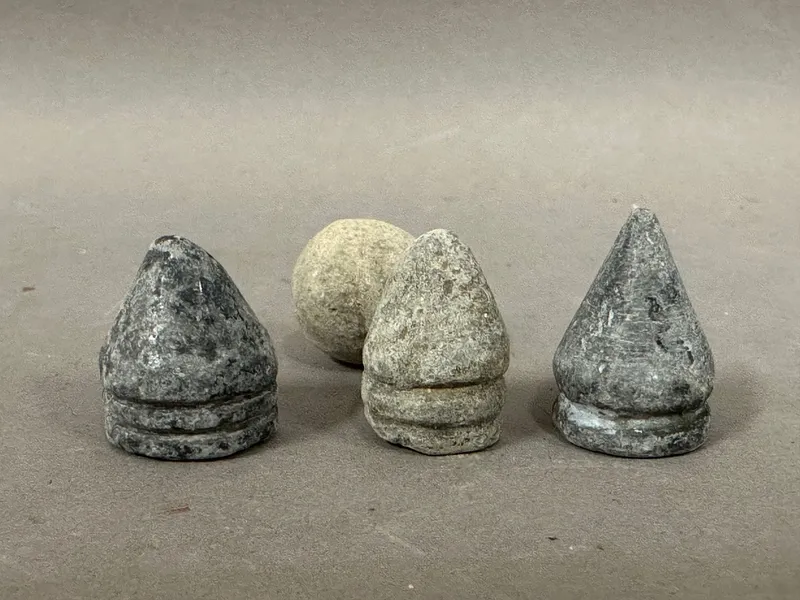 Samling kugler funde ved Dybbøl, 1864 Tapriffel mm.