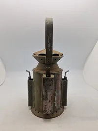Original WWII C. Eastgate & Sons, Birmingham railway lantern fra 1945 (pilestemplet)