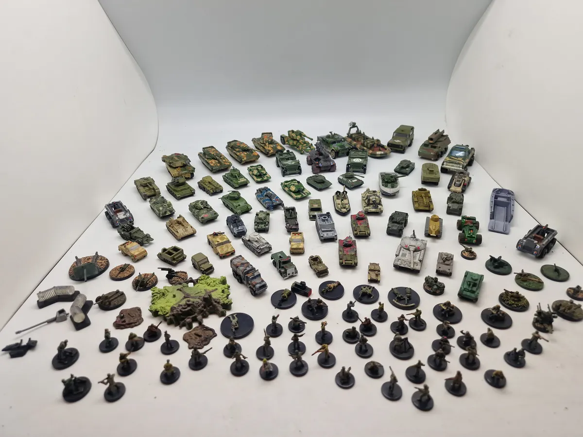Samling militært legetøj