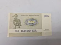 Samling diverse pengesedler og mønter