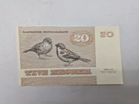 Samling diverse pengesedler og mønter
