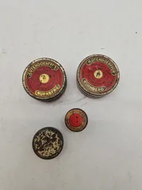 Samling diverse ammunitions æsker og dåser